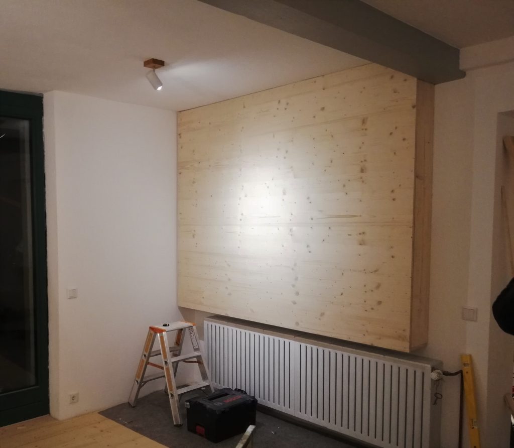 Abdeckung mit Gasdruckfedern