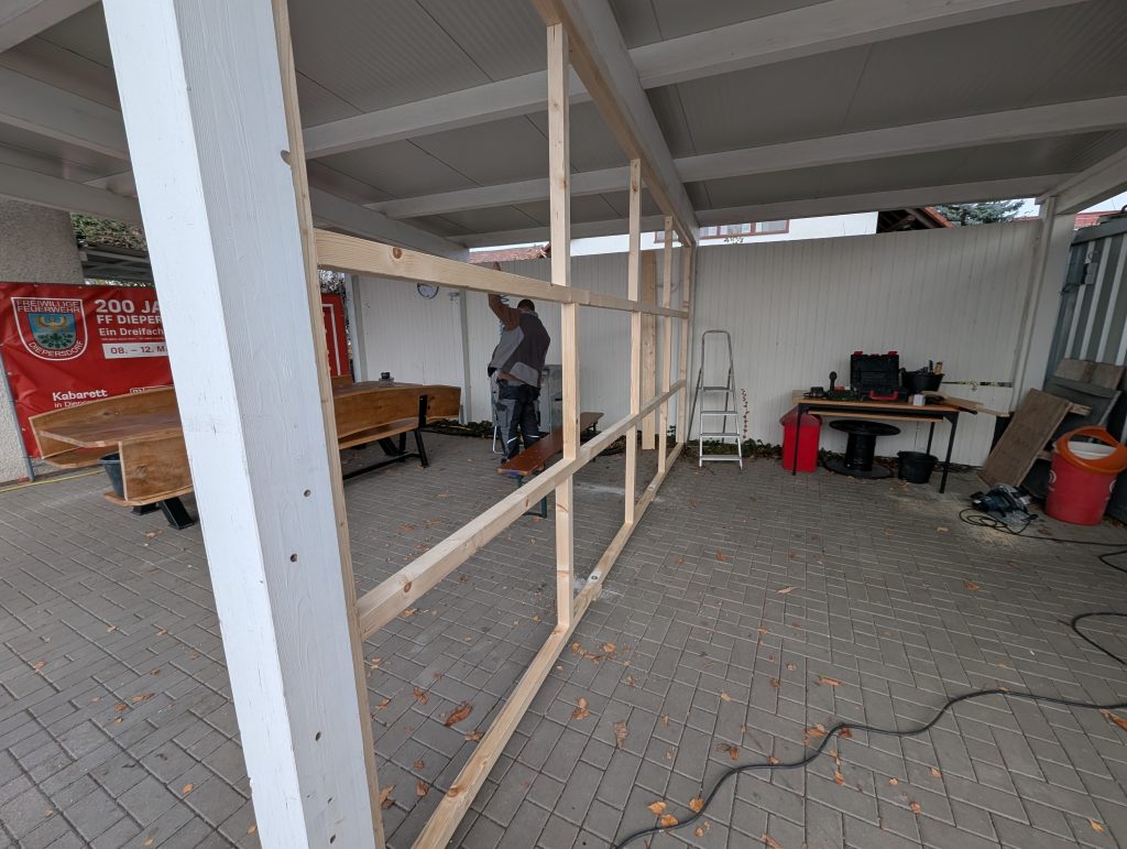 Trennwand in einem Carport